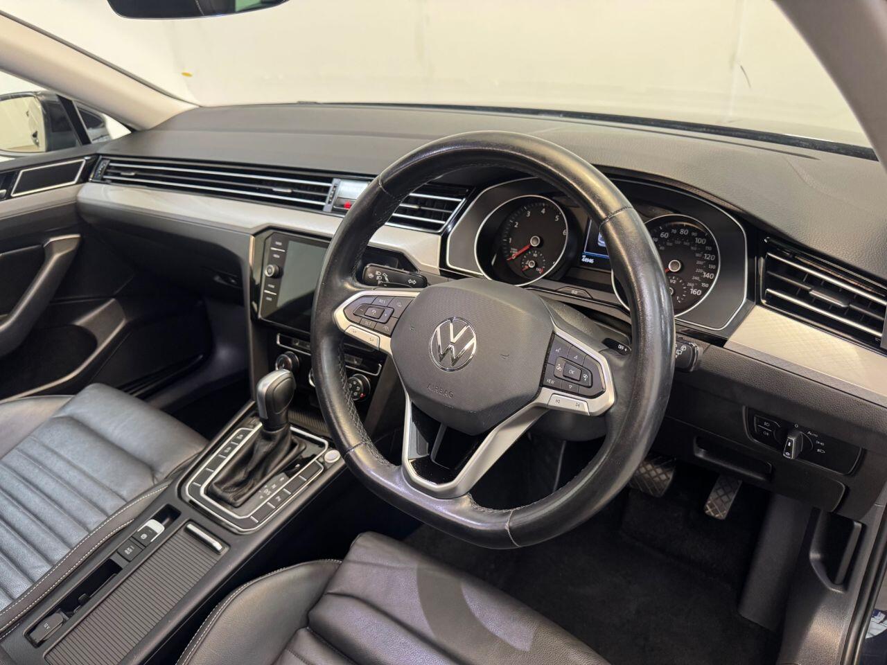 Volkswagen Passat view 13