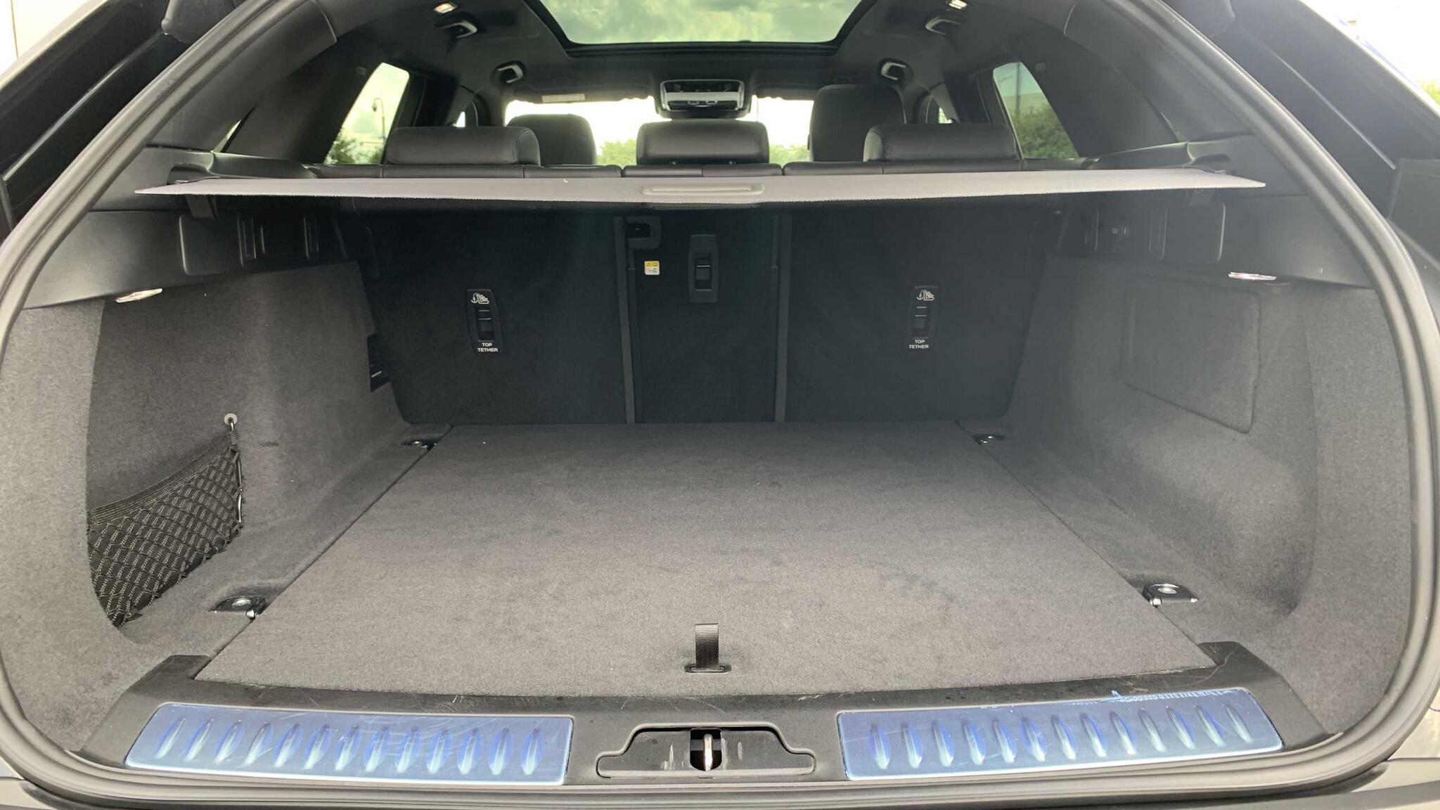 Land Rover Range Rover Velar view 10