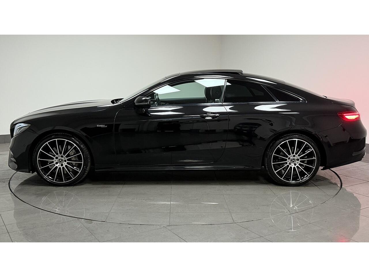 Mercedes-Benz E-Class view 4