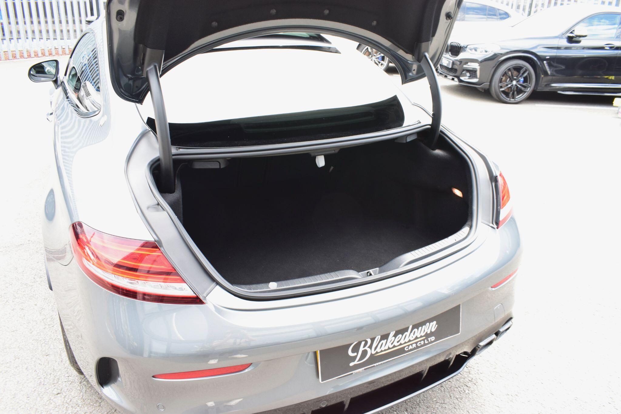 Mercedes-Benz C-Class view 35
