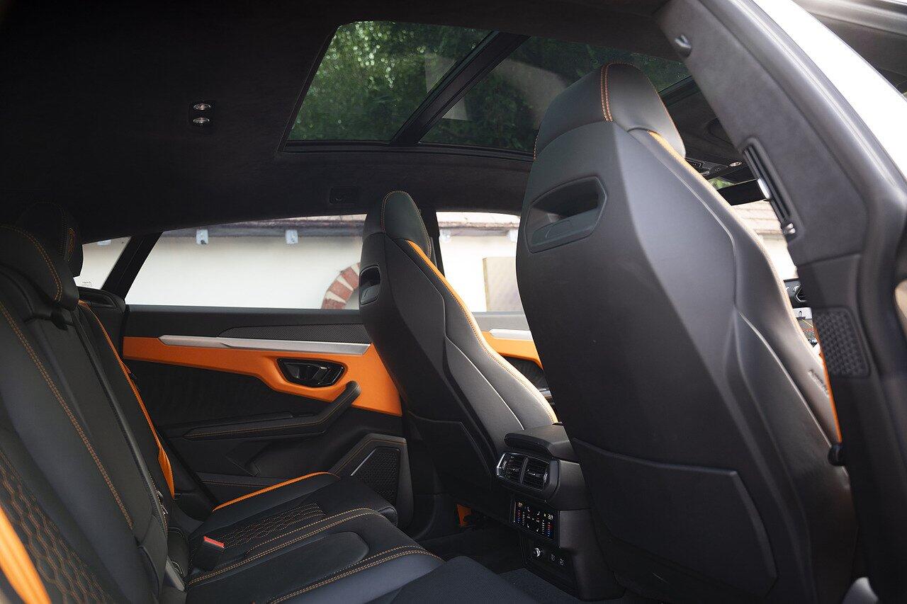 Lamborghini Urus view 9