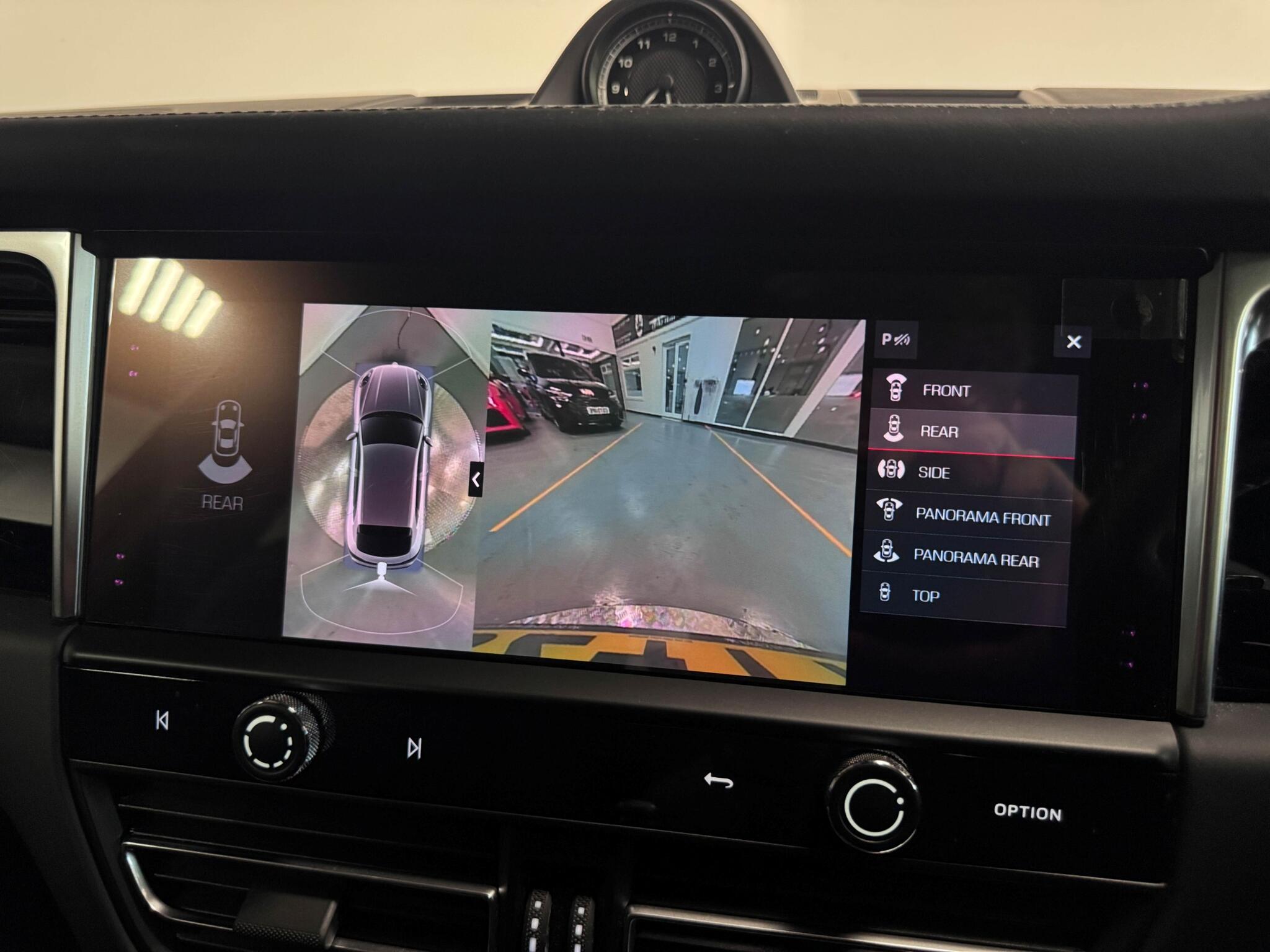 Porsche Macan view 37