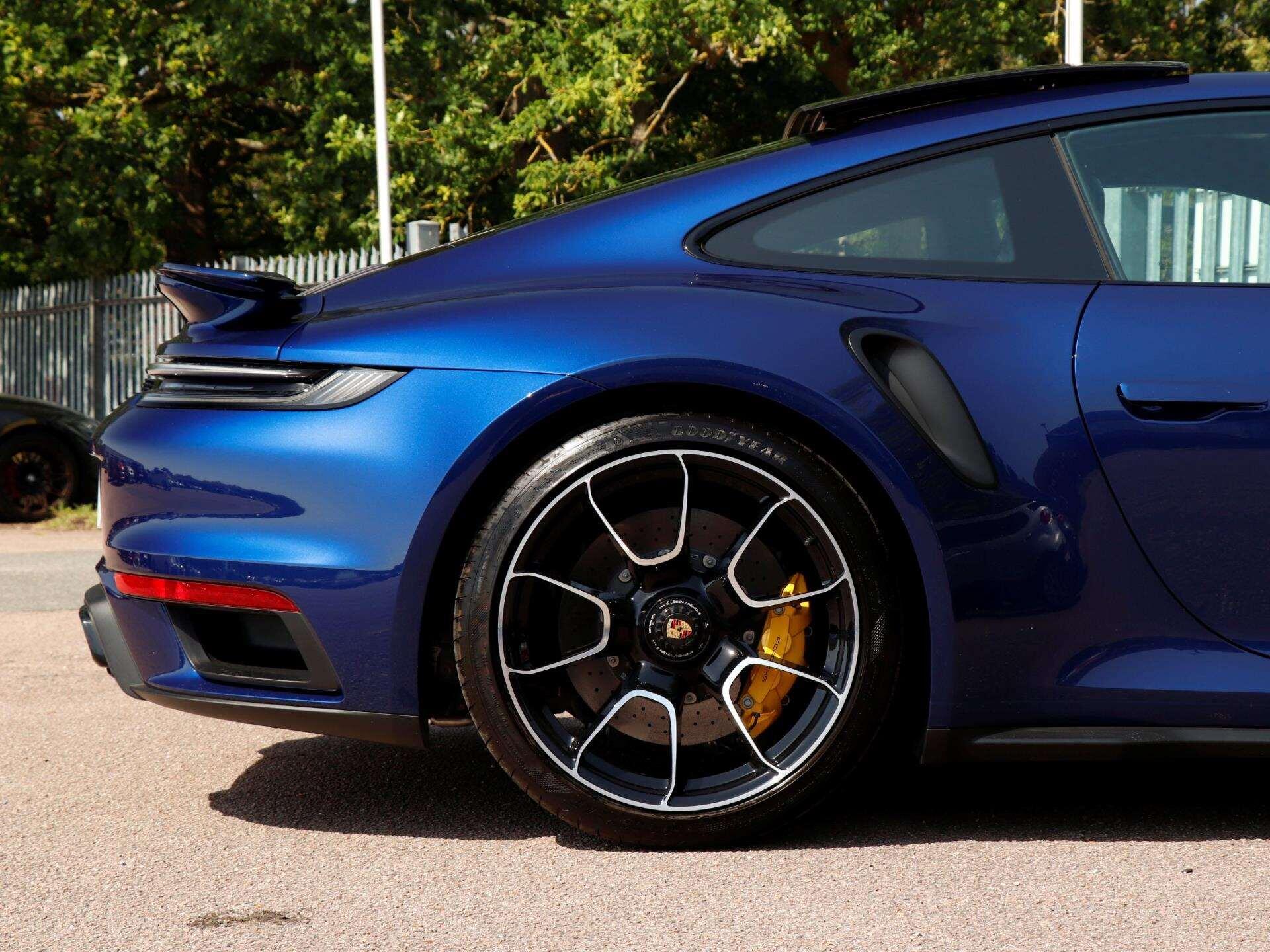 Porsche 911 view 33