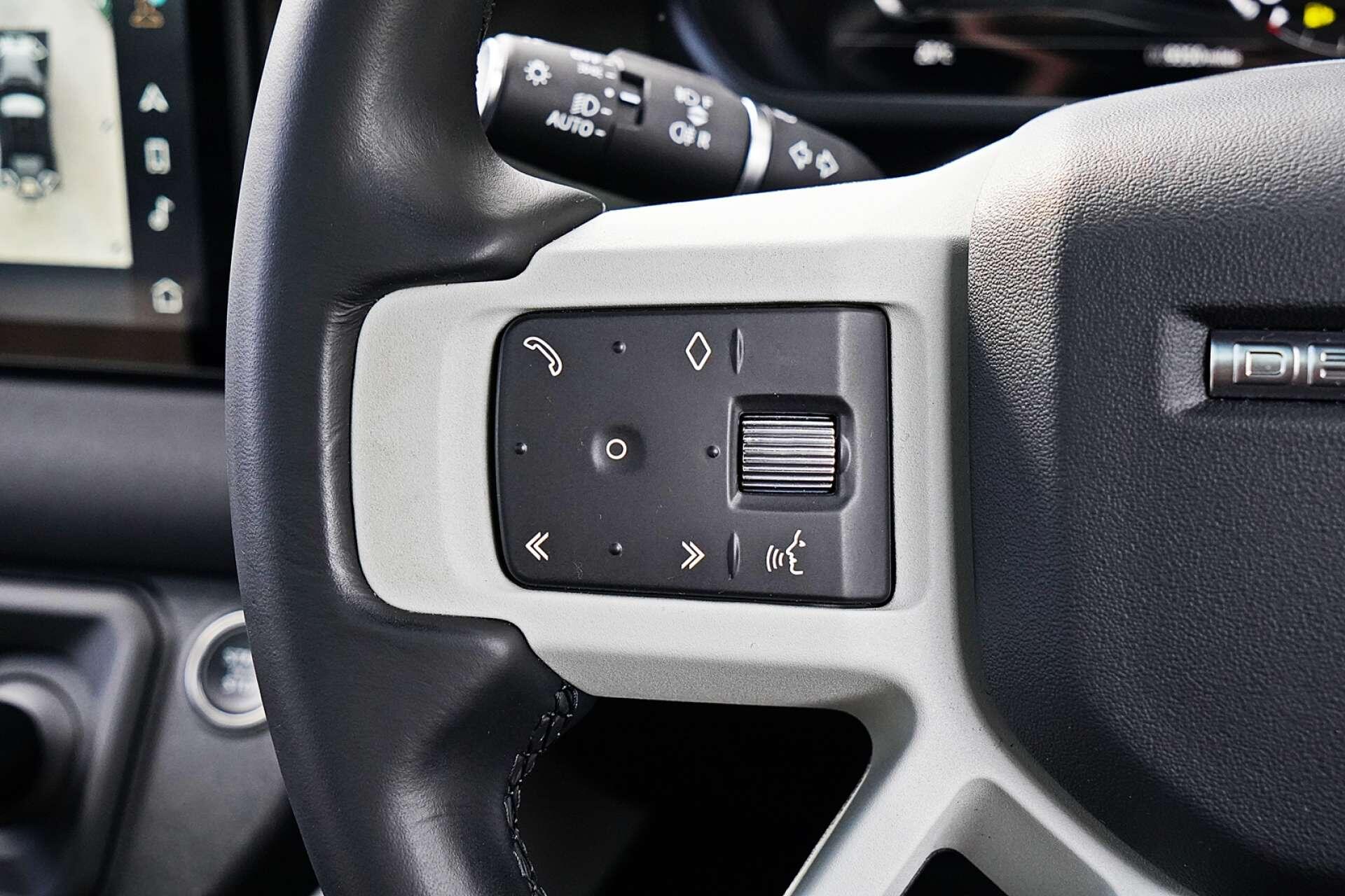 Land Rover Defender view 33