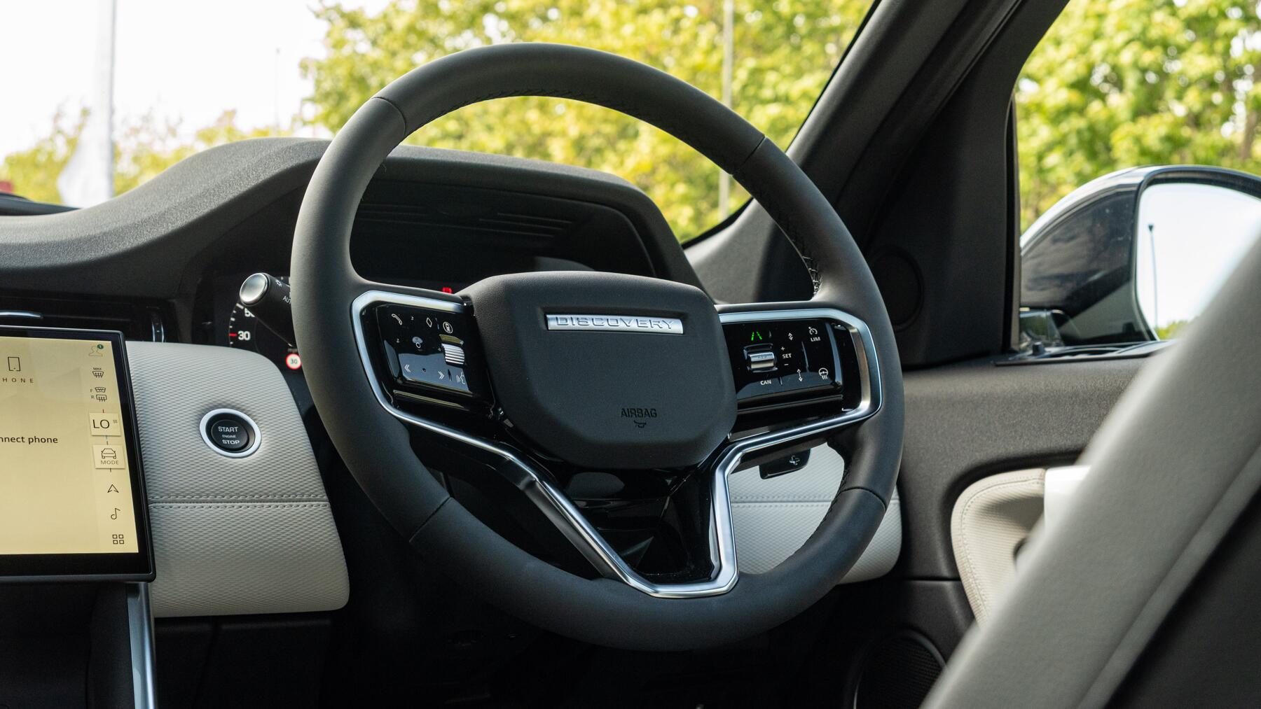 Land Rover Discovery Sport view 67