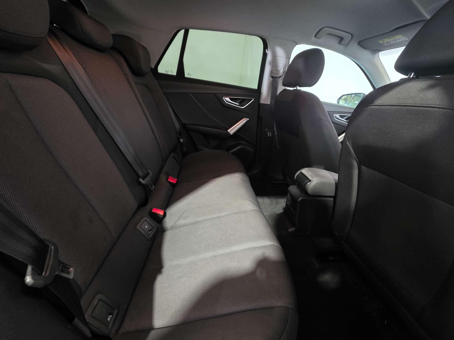 Audi Q2 view 43