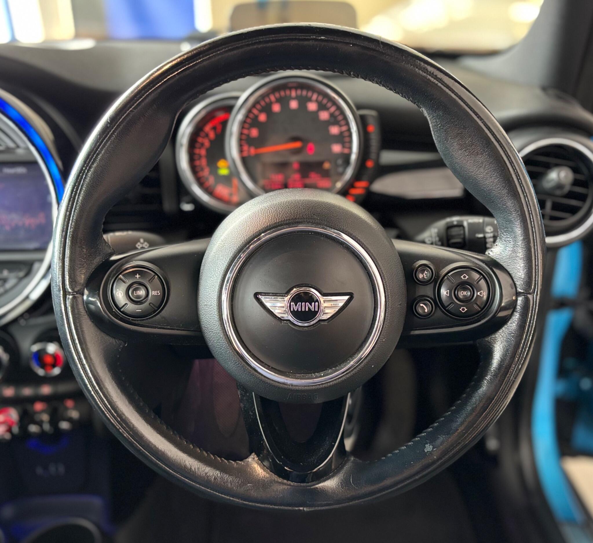 Mini Hatch view 24