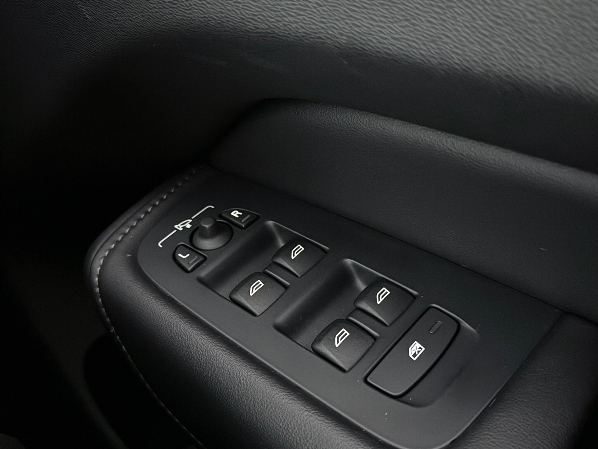 Volvo XC60 view 19