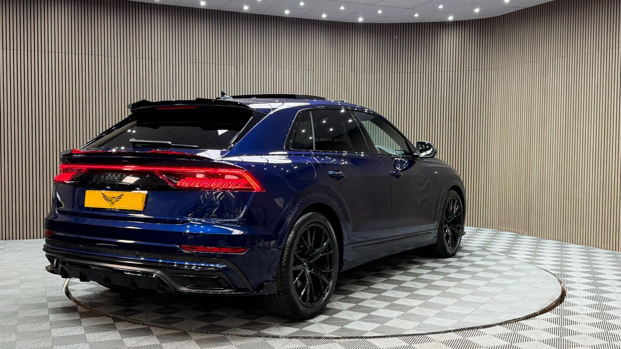 Audi Q8 view 44