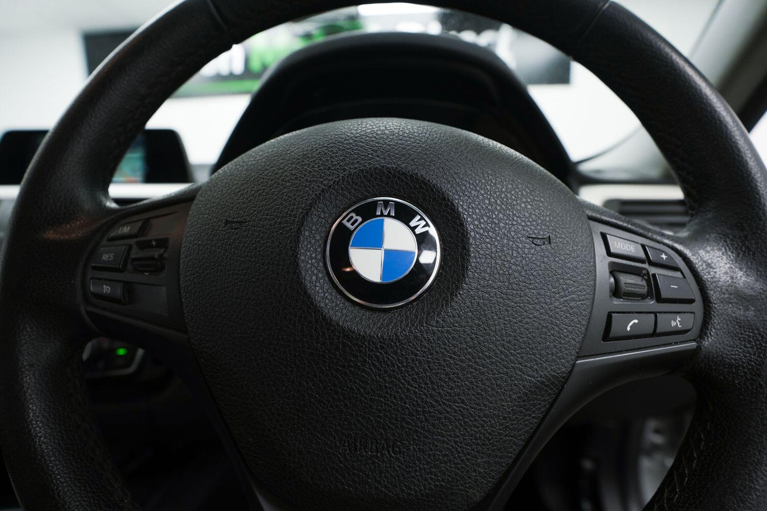 BMW 3 Series view 19