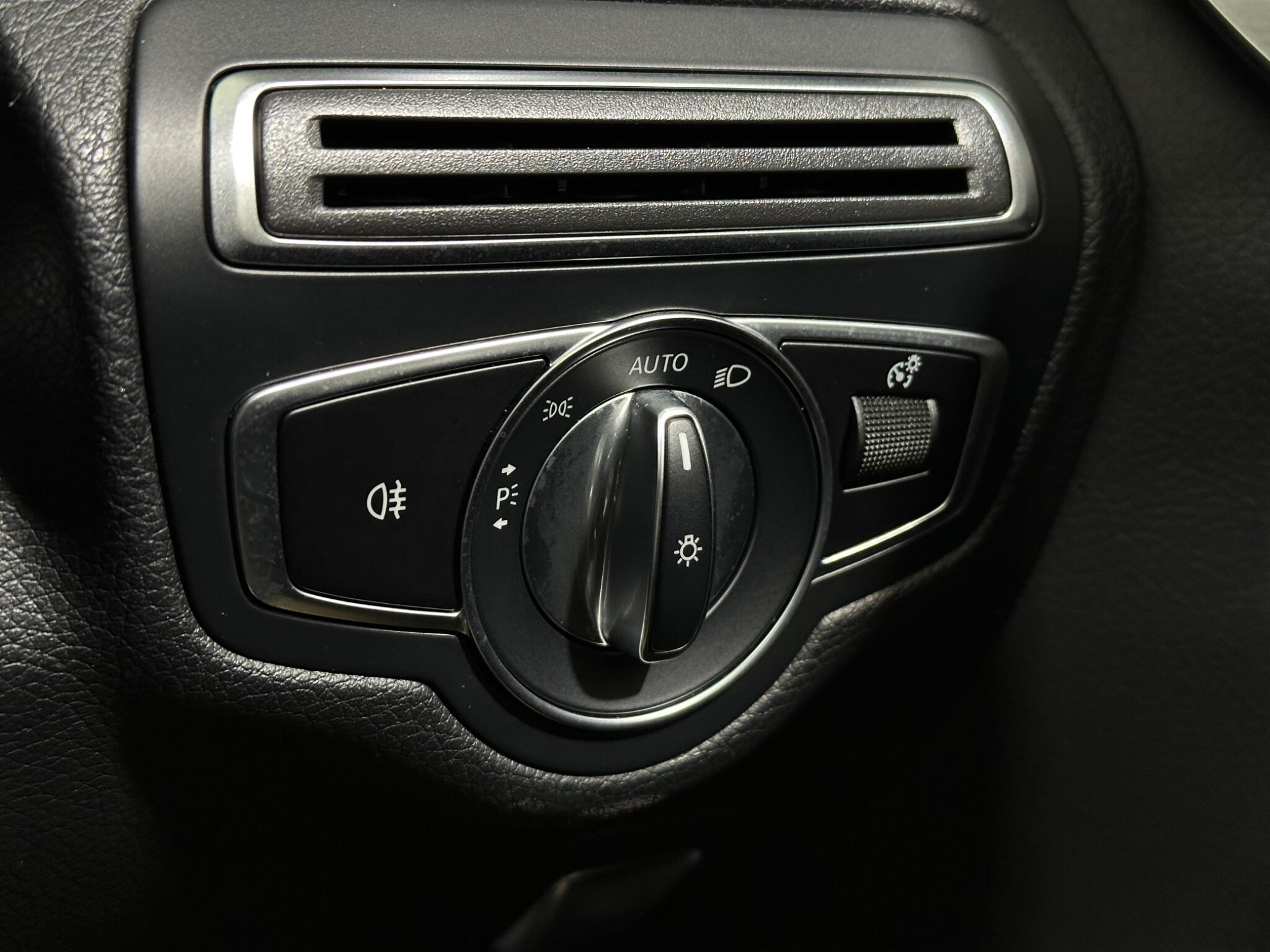 Mercedes-Benz C-Class view 18