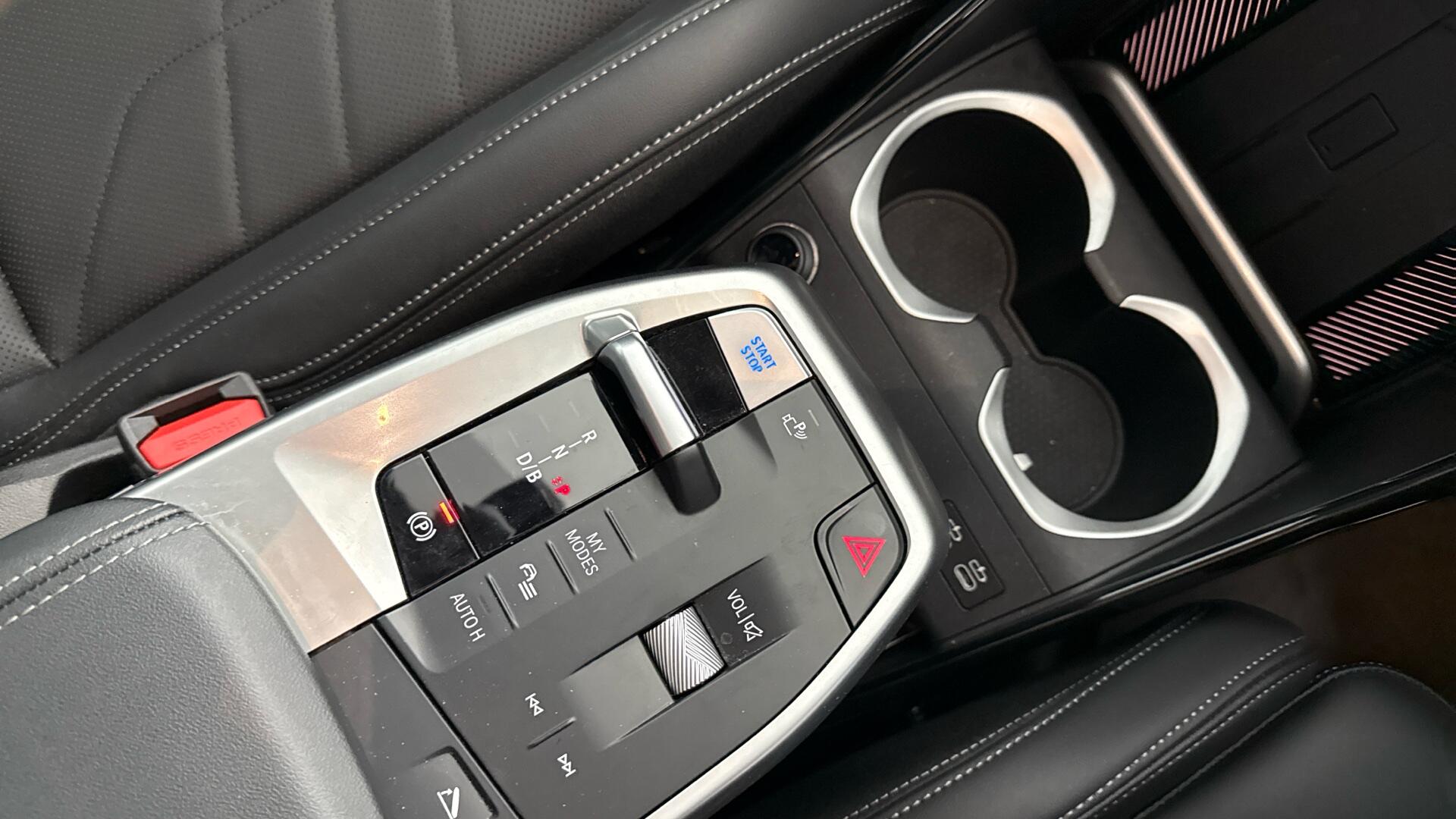 BMW iX1 view 10