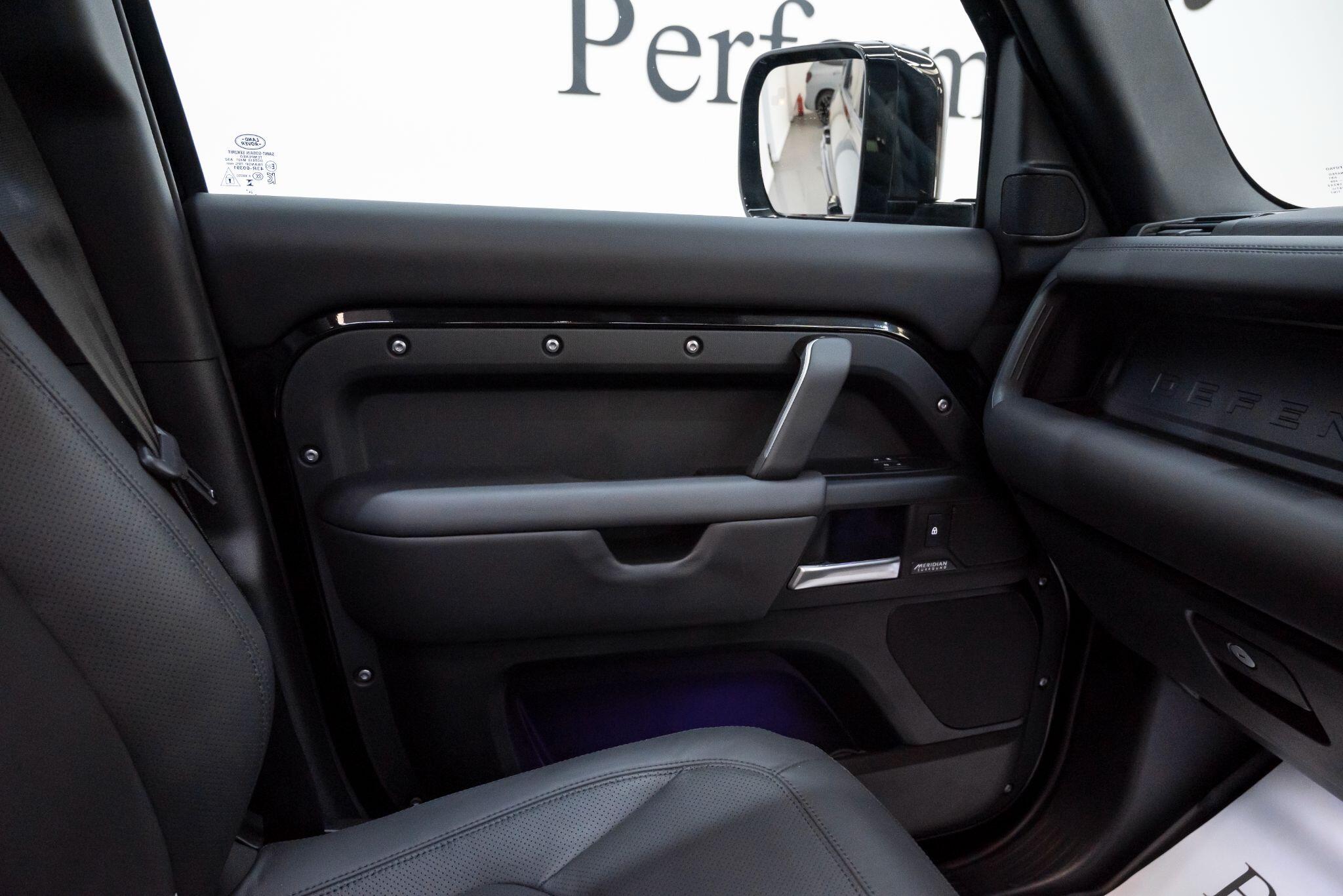 Land Rover Defender view 61