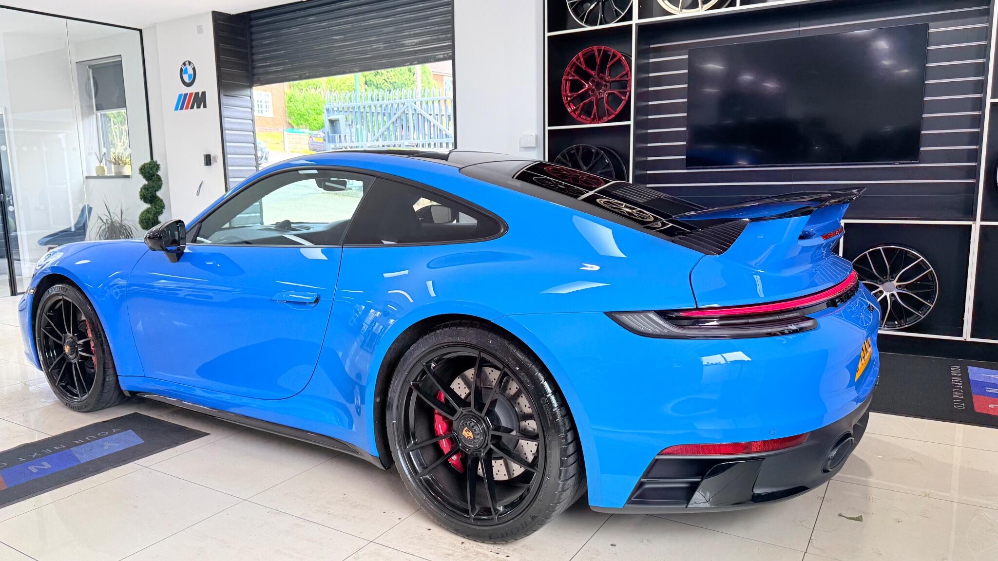 Porsche 911 view 18