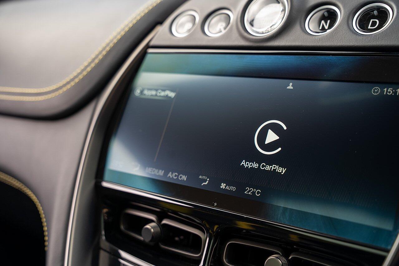 Aston Martin DBX view 91