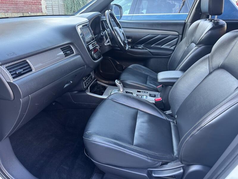 Mitsubishi Outlander view 17