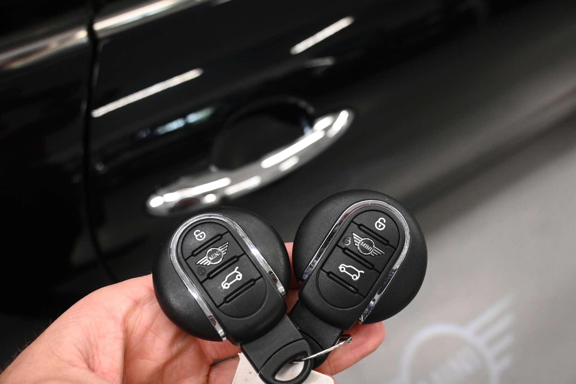 Mini Hatch view 50