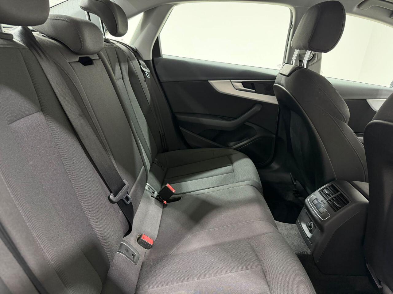 Audi A4 view 31