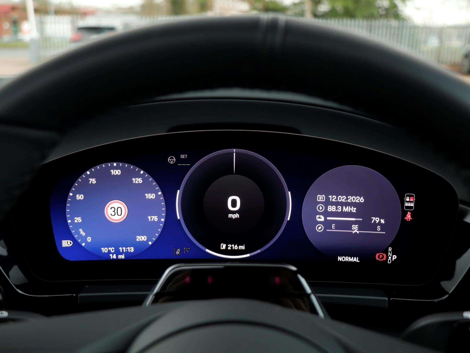 Porsche Macan view 13