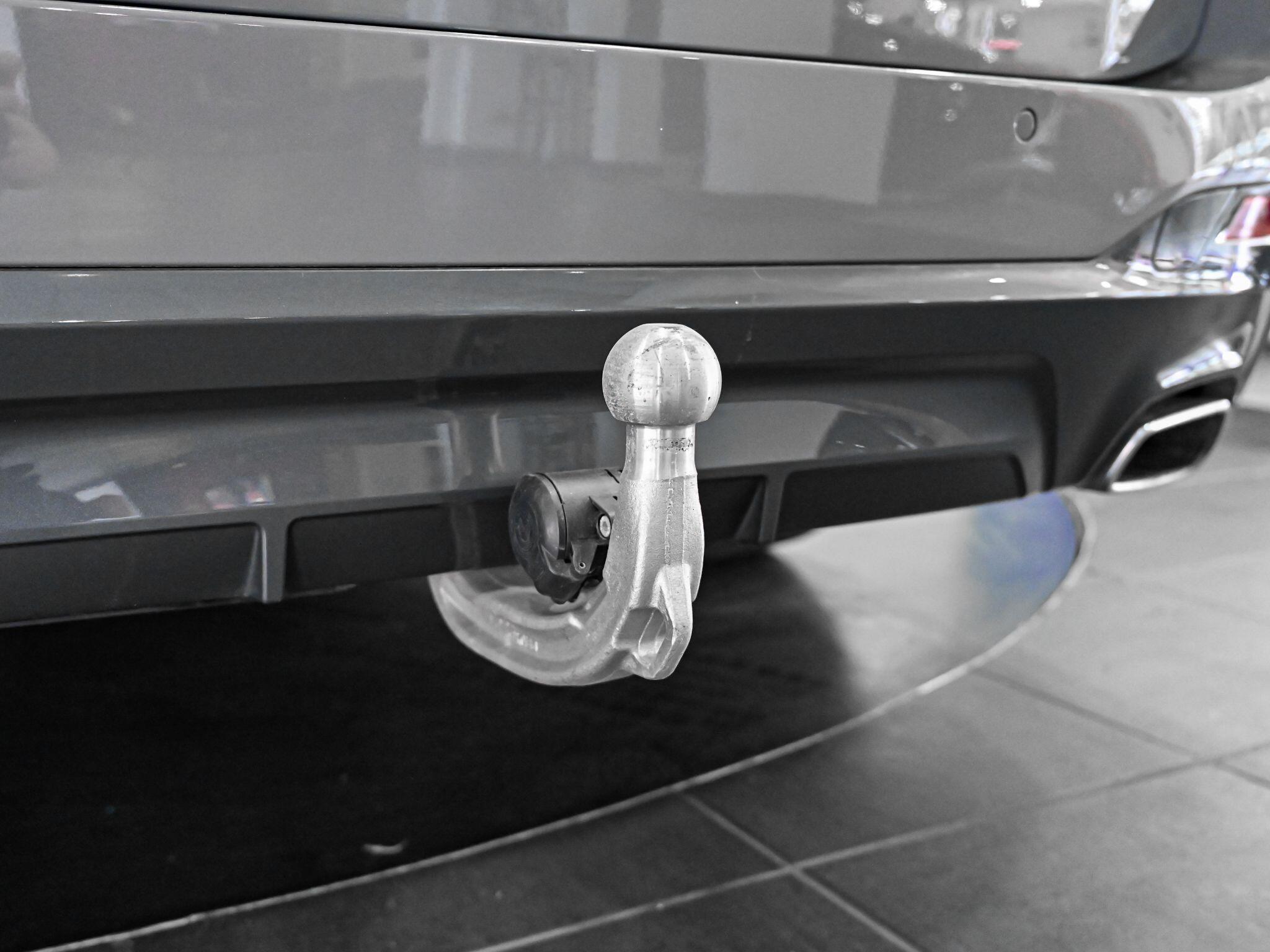 BMW 5 Series view 30