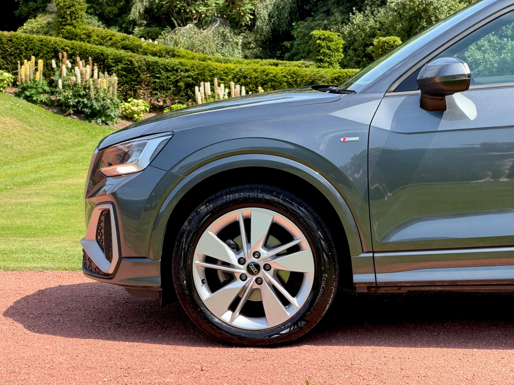 Audi Q2 view 8
