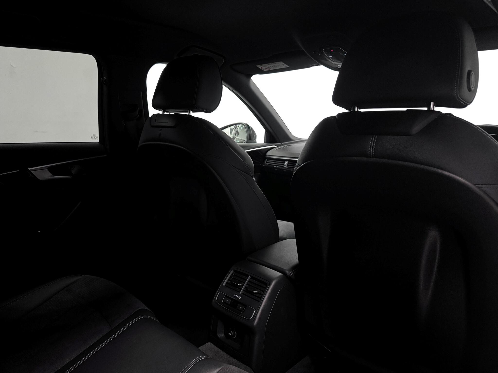 Audi A4 view 11
