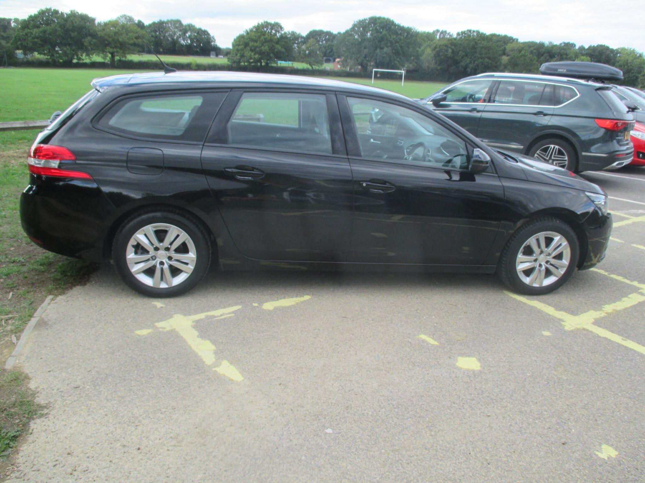 Peugeot 308 SW view 10