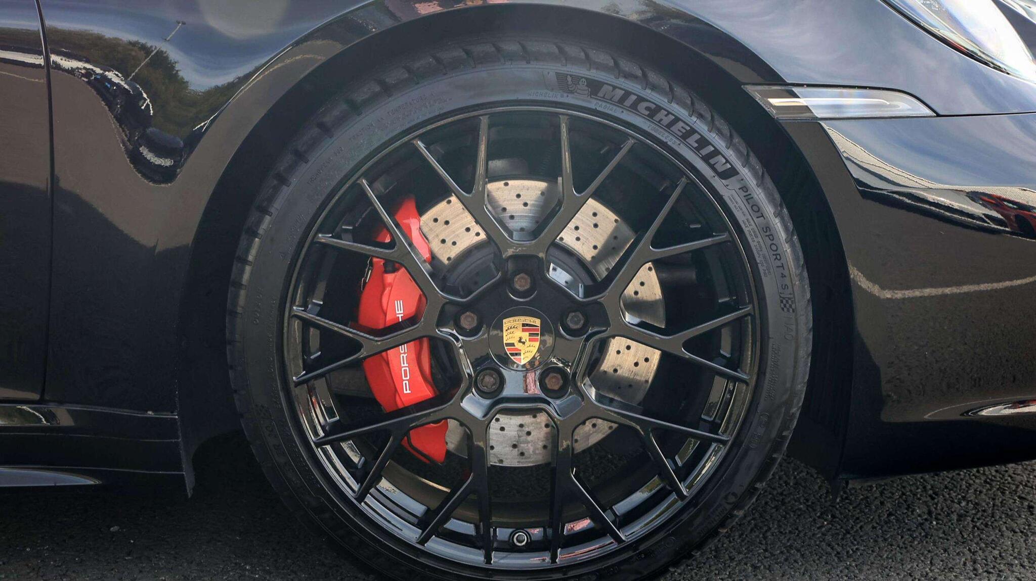 Porsche 911 view 10