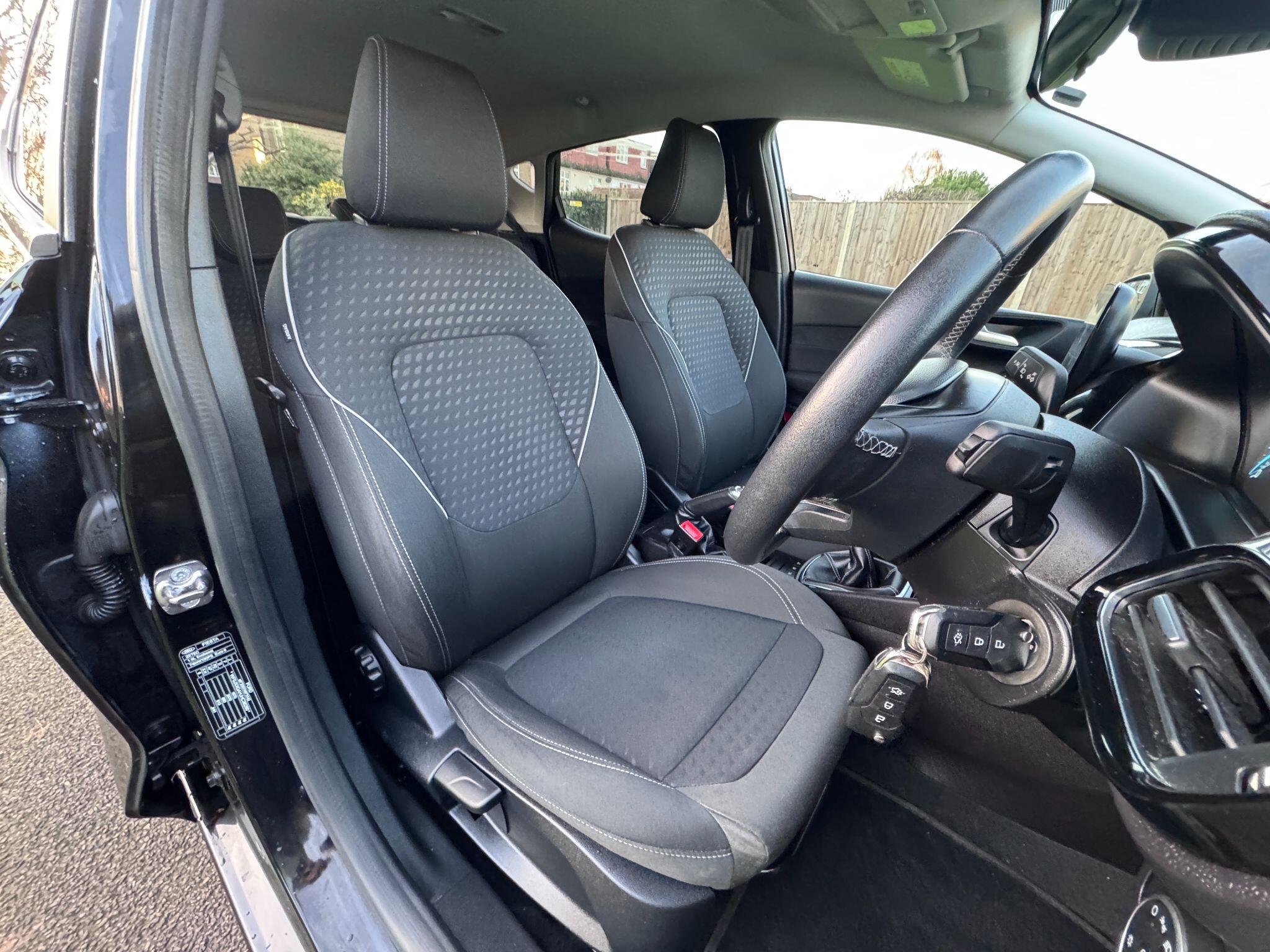 2017 Ford Fiesta image 19