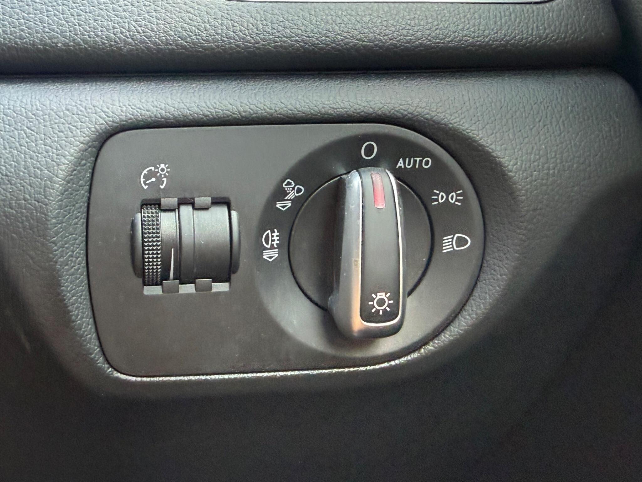 Audi Q3 view 32
