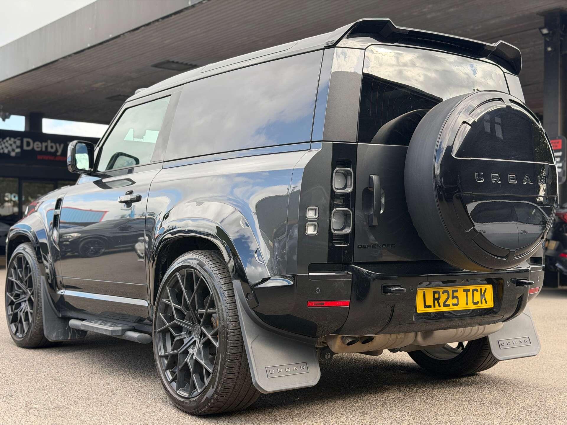 Land Rover Defender view 33