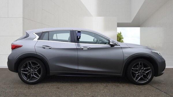Infiniti Q30 view 10