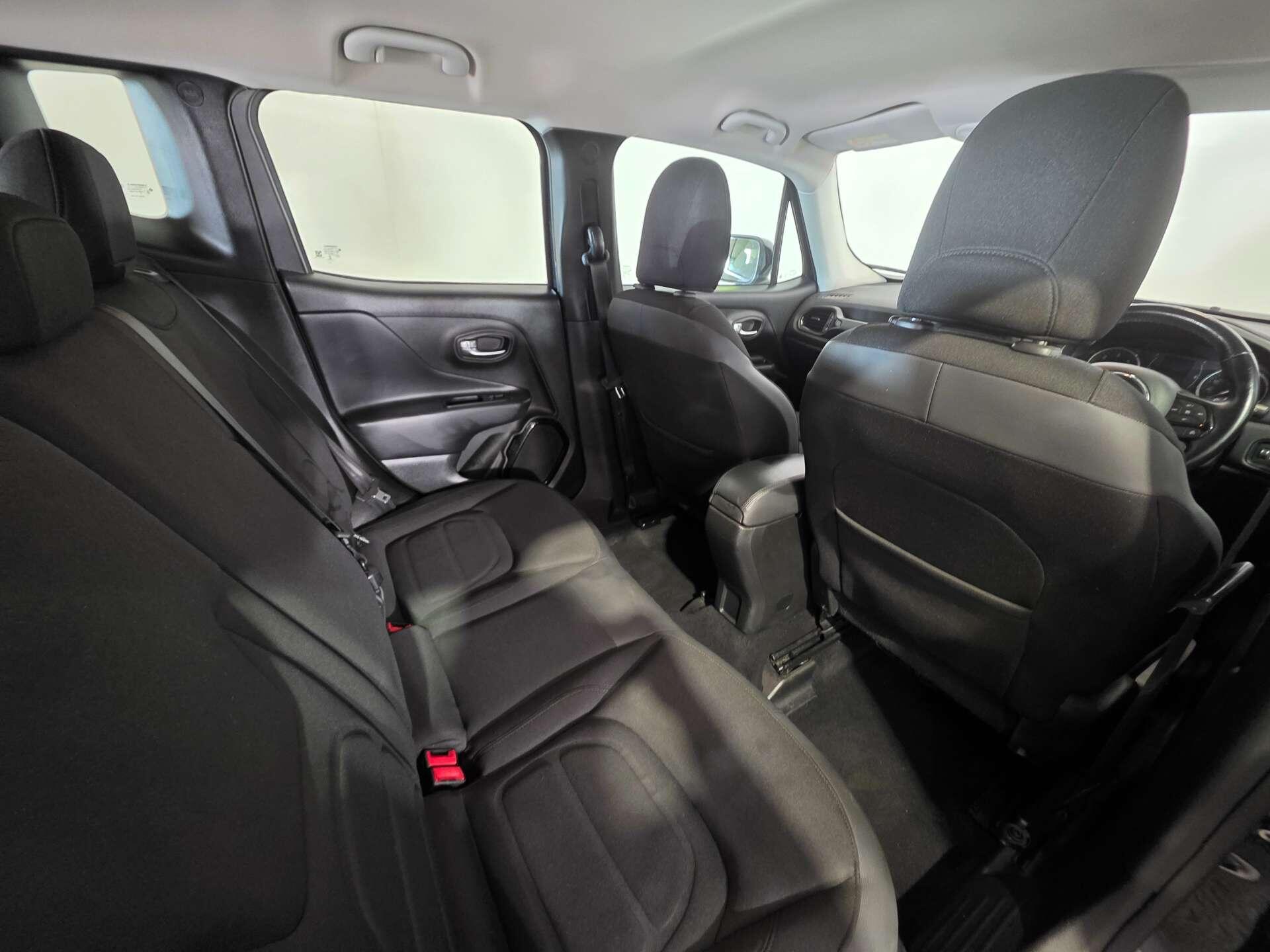Jeep Renegade view 35