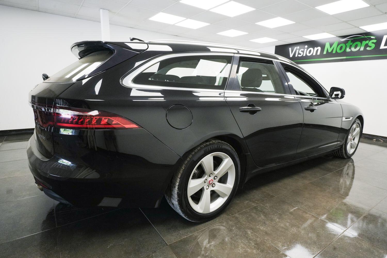 Jaguar XF view 4