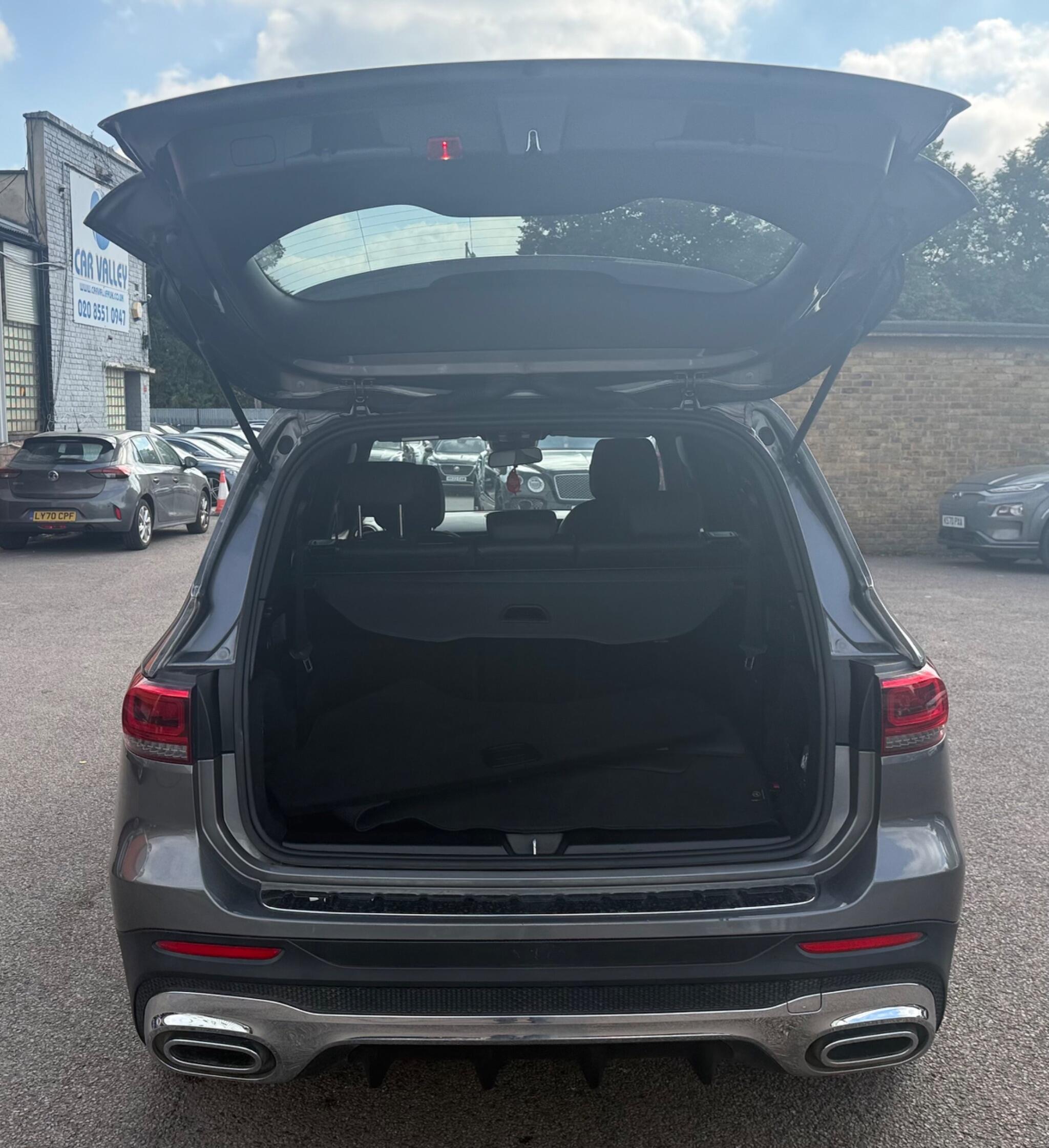 Mercedes-Benz GLB view 8