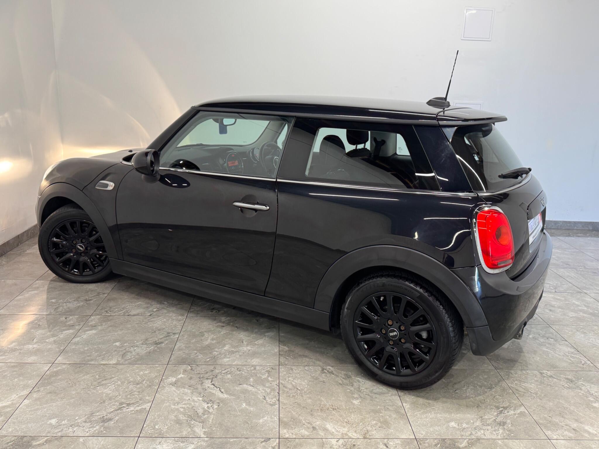 Mini Hatch view 6