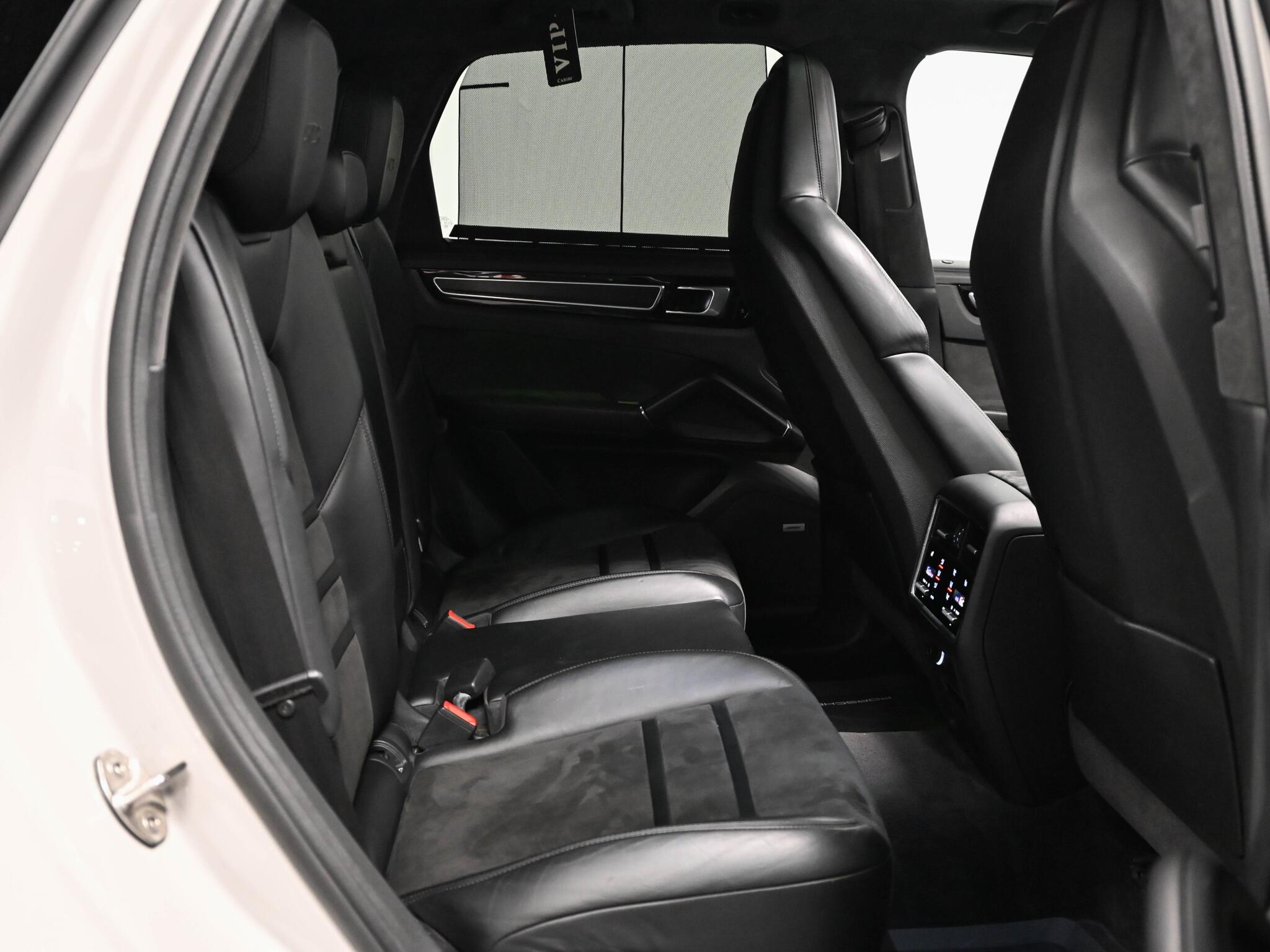 Porsche Cayenne view 16