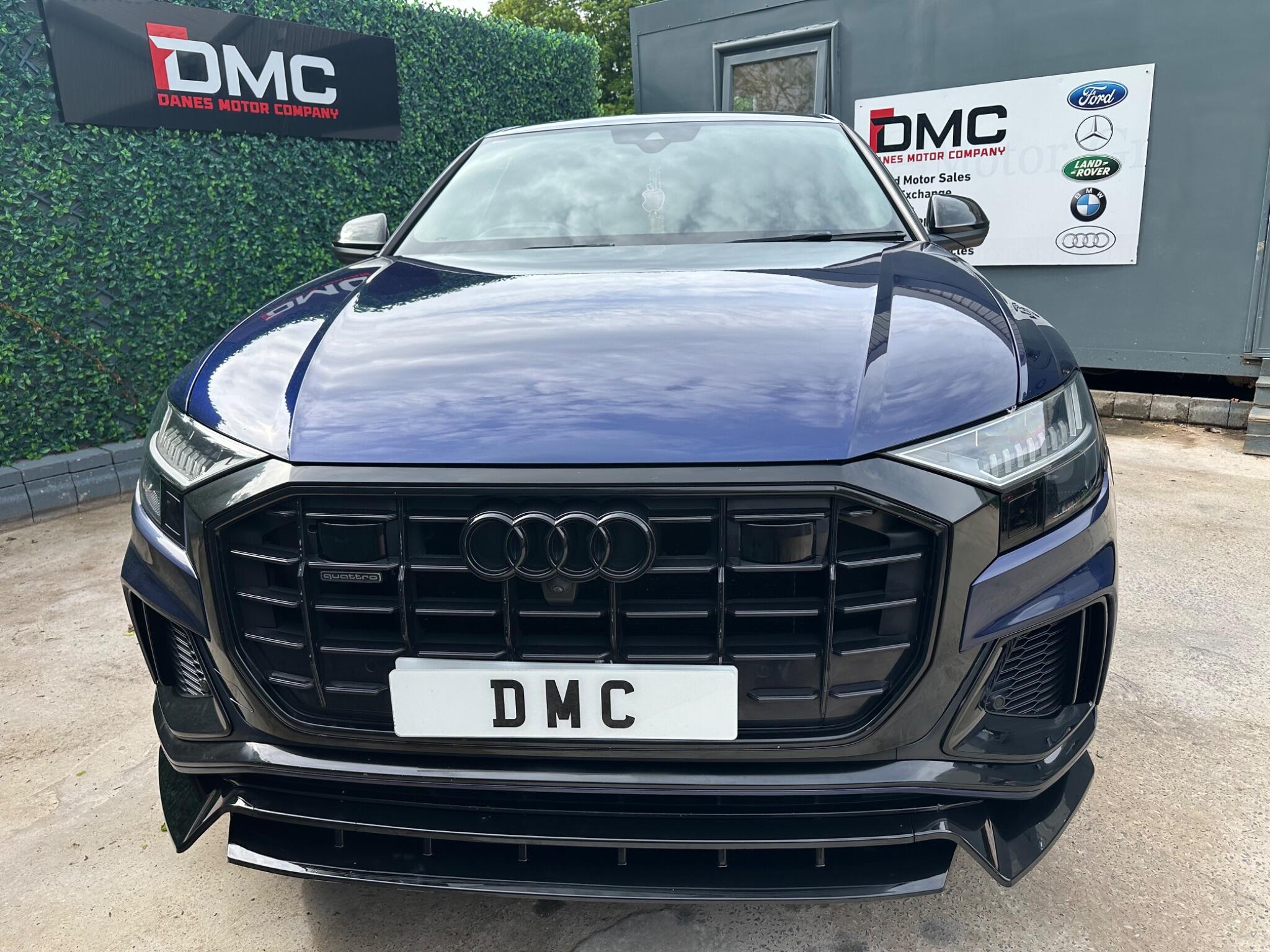 Audi Q8 view 61