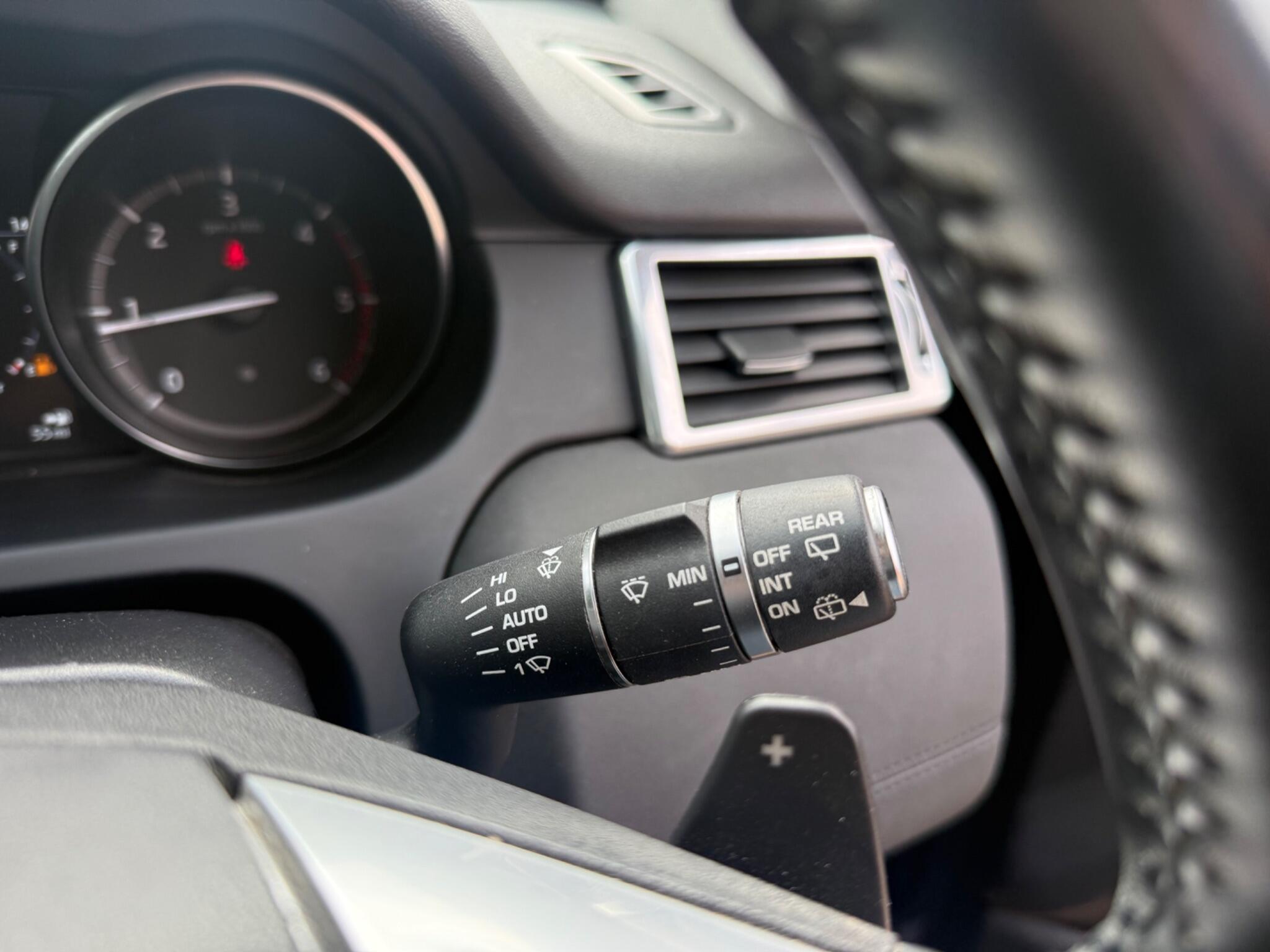 Land Rover Discovery Sport view 27