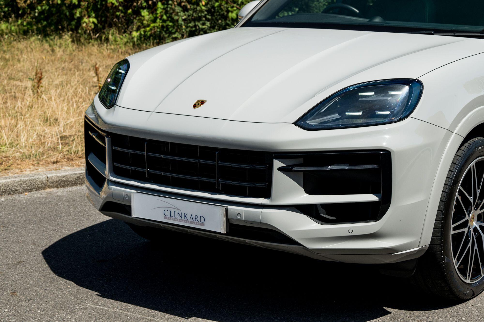 Porsche Cayenne view 13