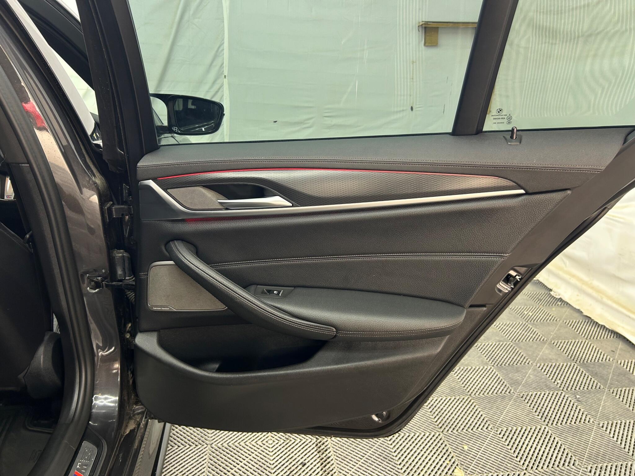 BMW 5 Series view 28