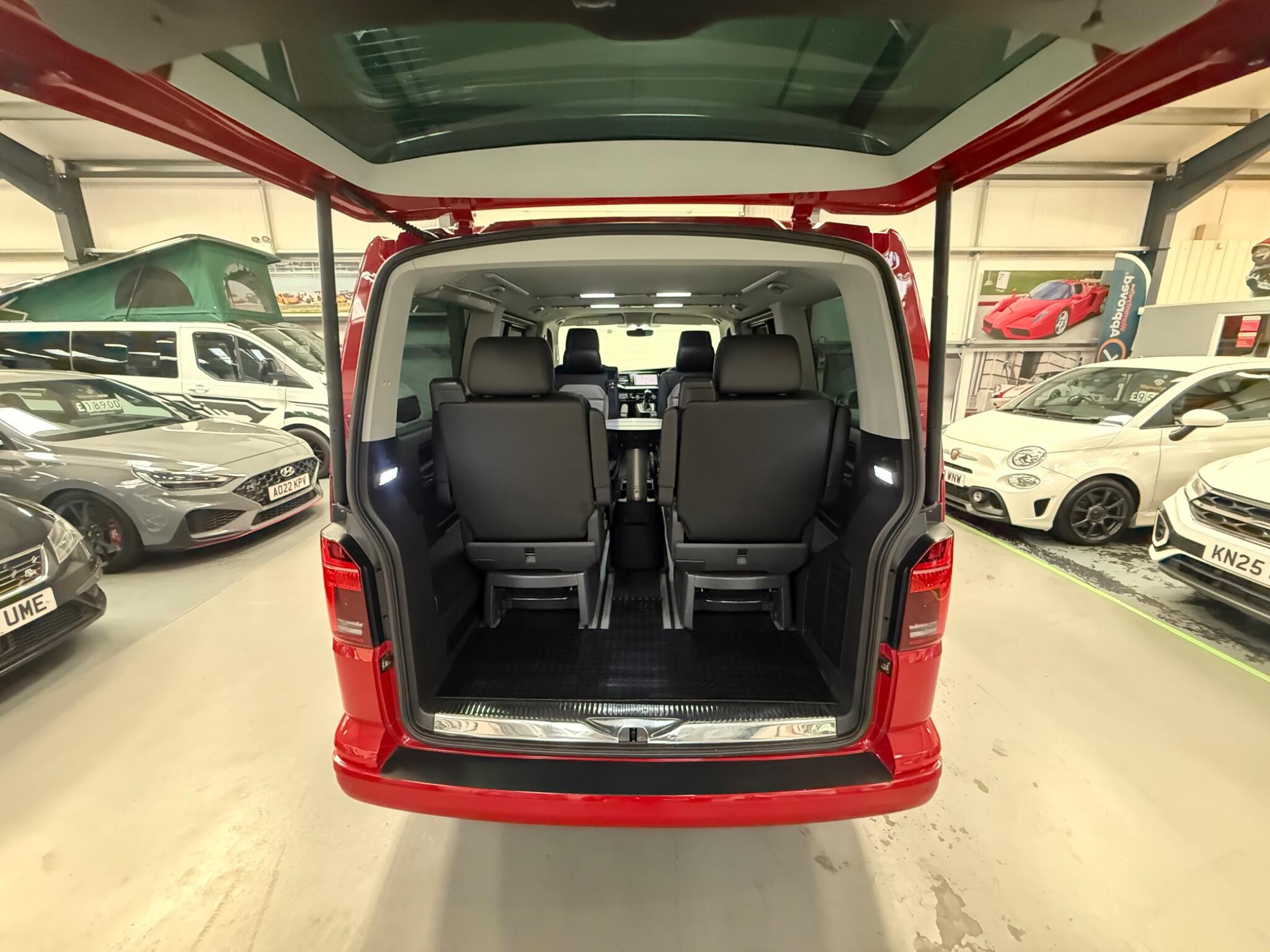 Volkswagen Caravelle view 16