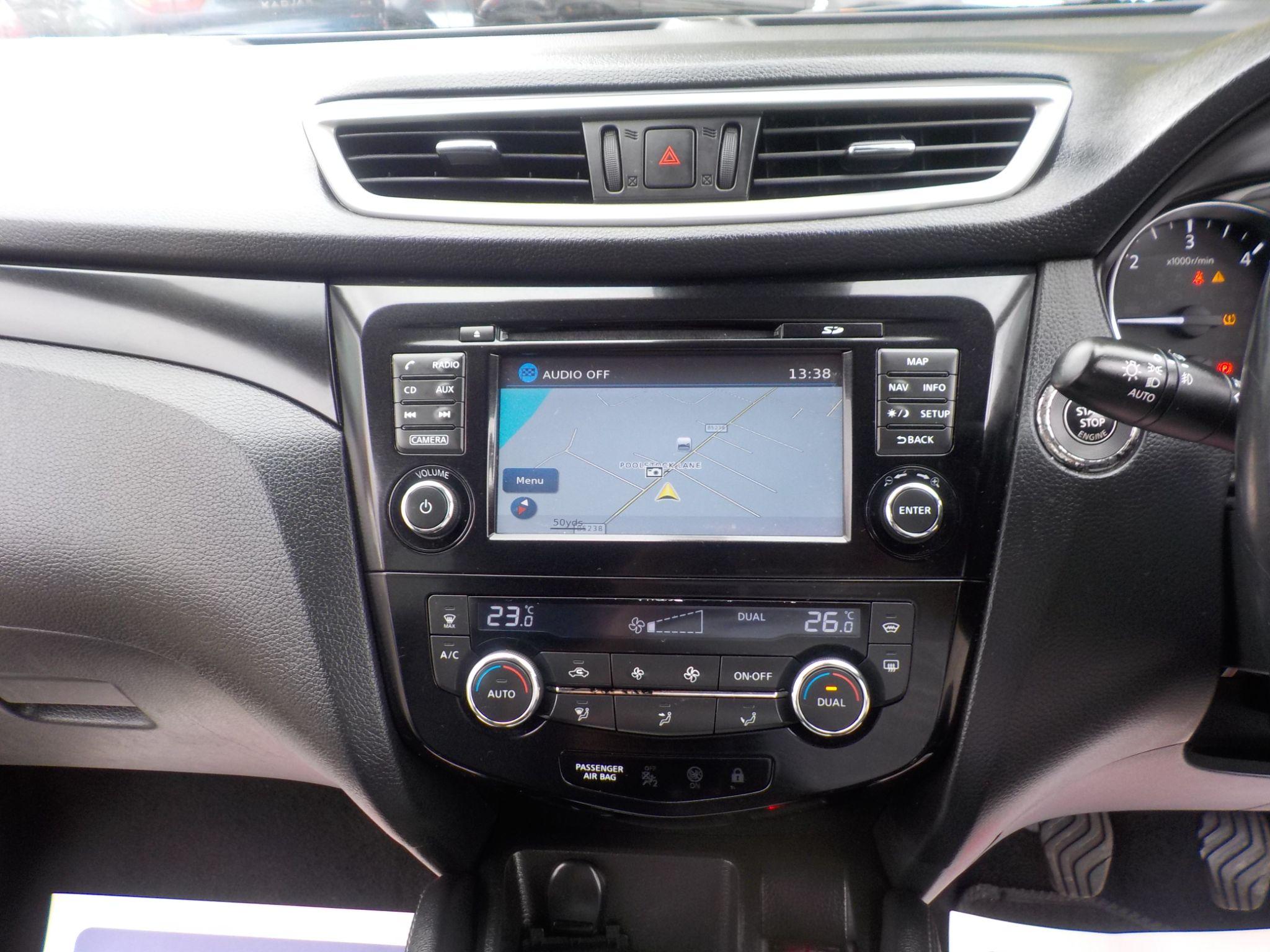 Nissan Qashqai 1.6 dCi Tekna 2WD Euro 5 (s/s) 5dr