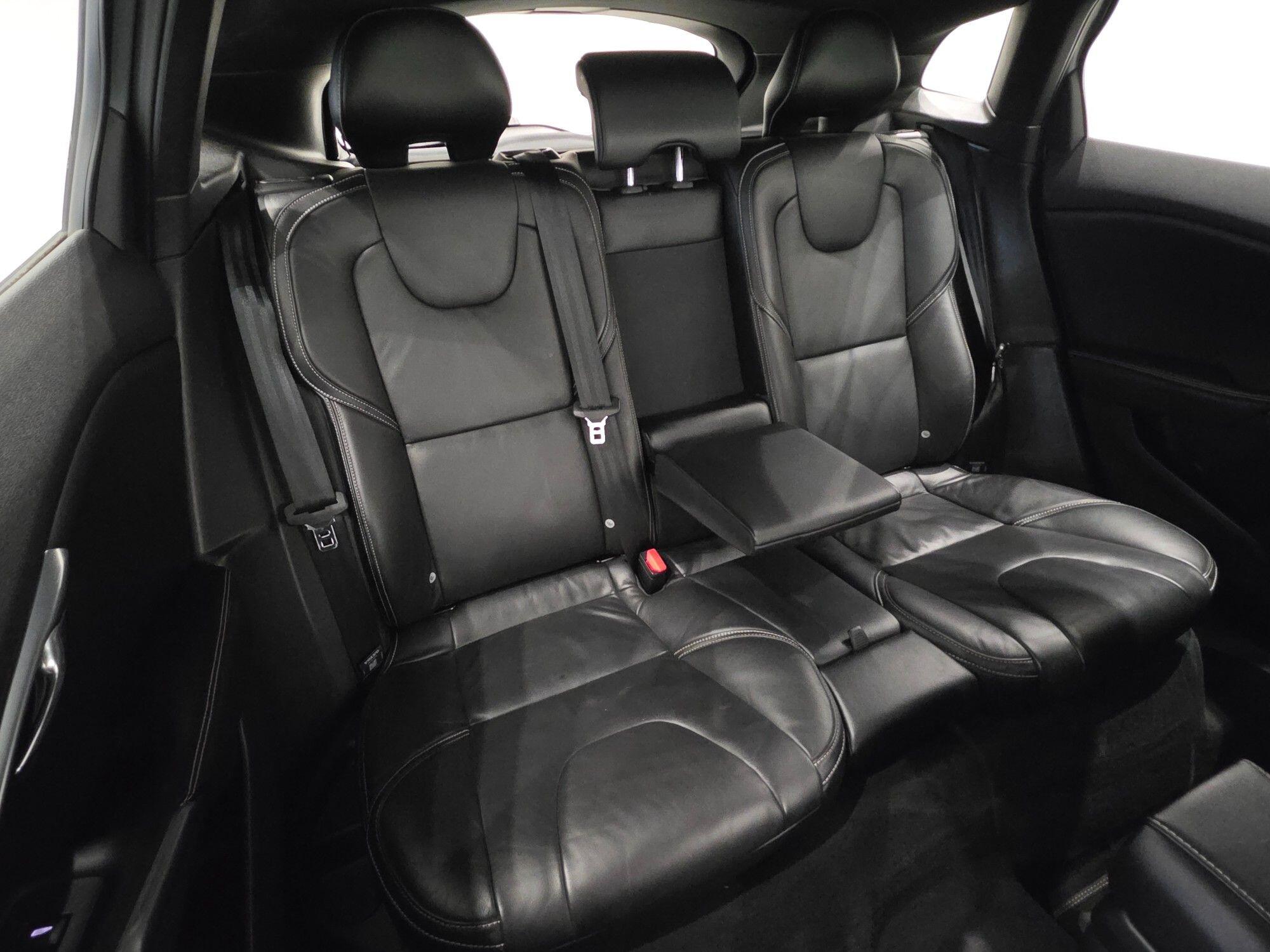 Volvo V40 view 14