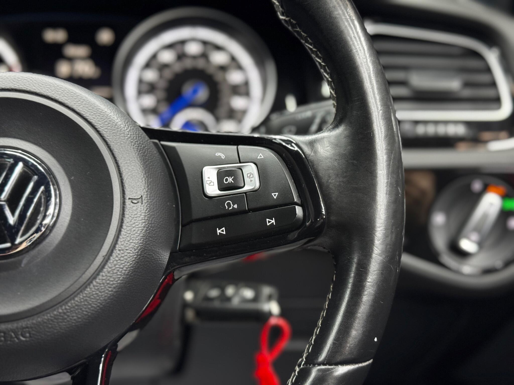 Volkswagen Golf view 20