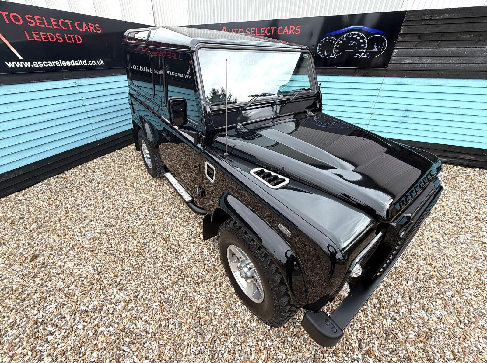 Land Rover Defender view 28