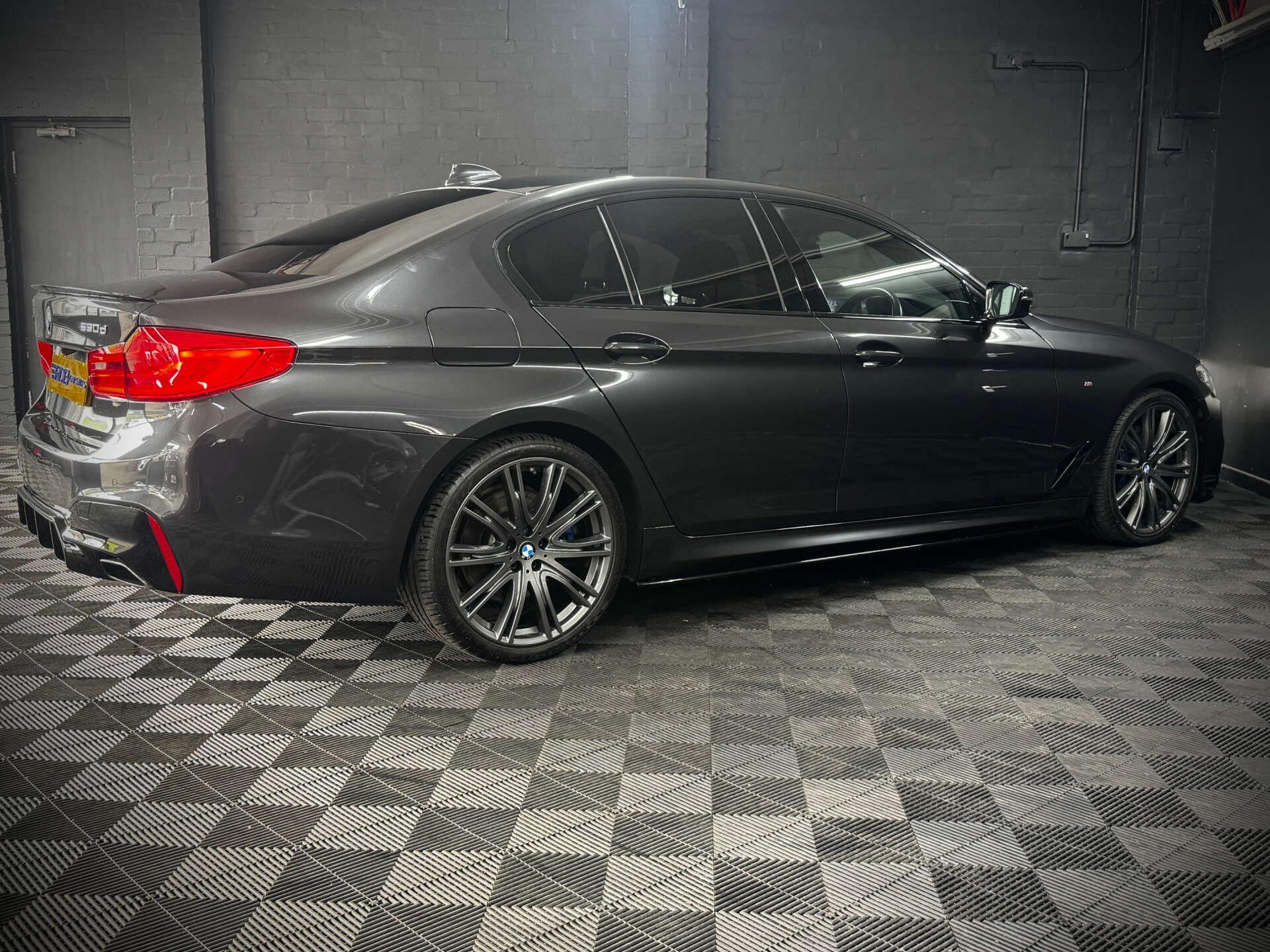 BMW 5 Series view 19