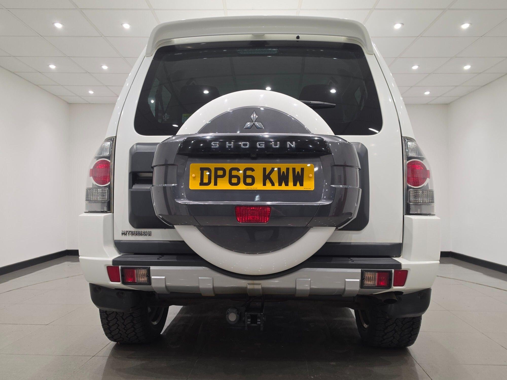Mitsubishi Shogun view 7