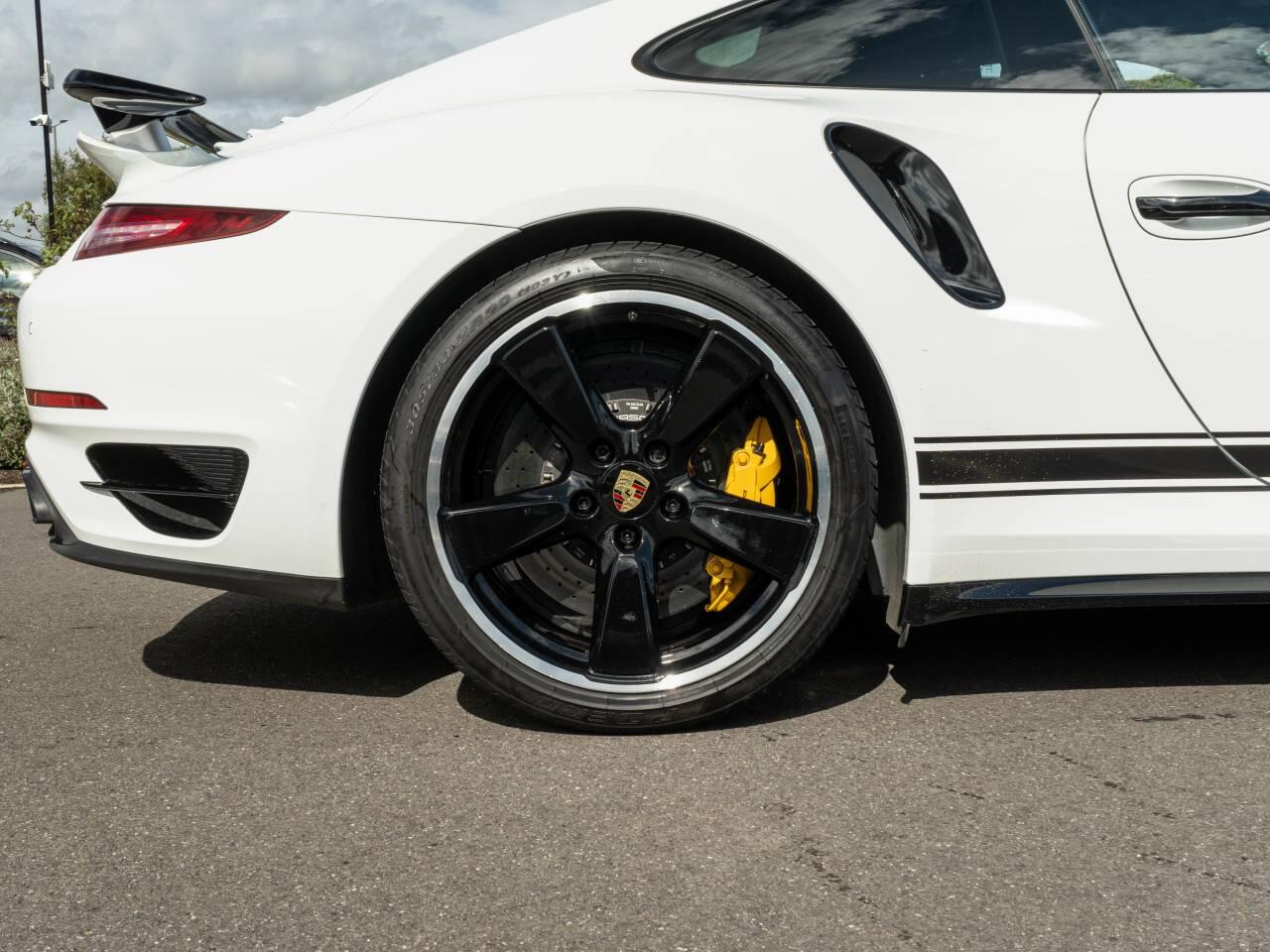 Porsche 911 view 14