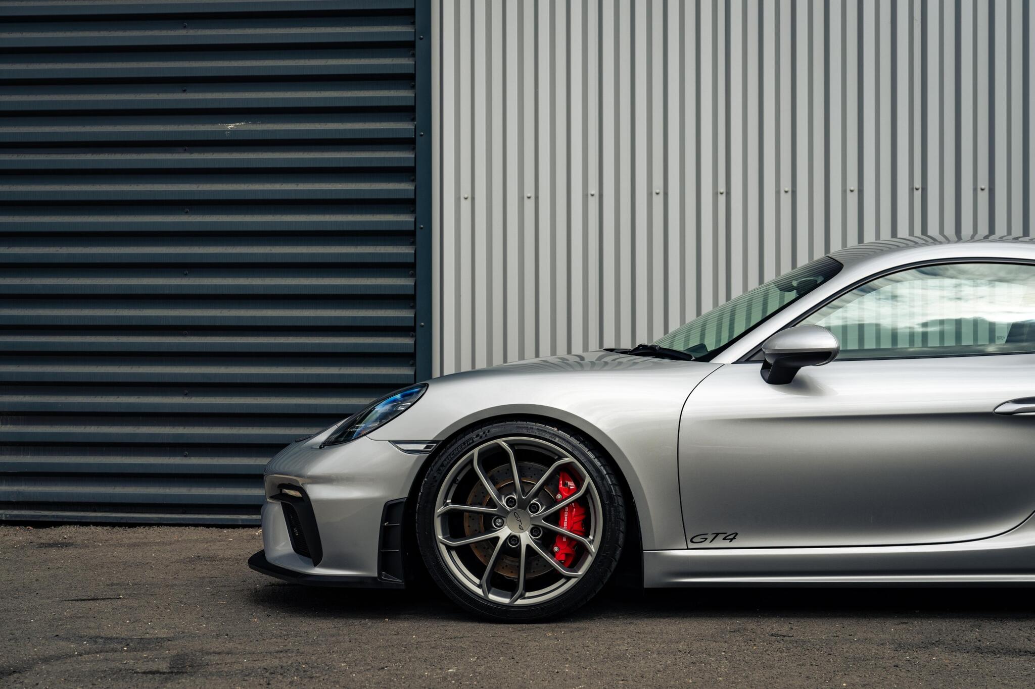 Porsche 718 Cayman view 16